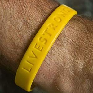 silikonový náramek Nadace Lance Armstronga (ilustrační foto)
